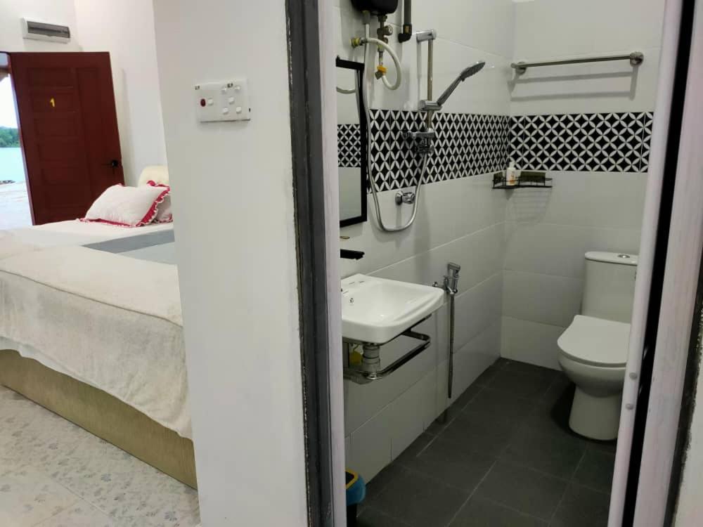 Roomstay Tokbah Demuara Kuala Besut المظهر الخارجي الصورة