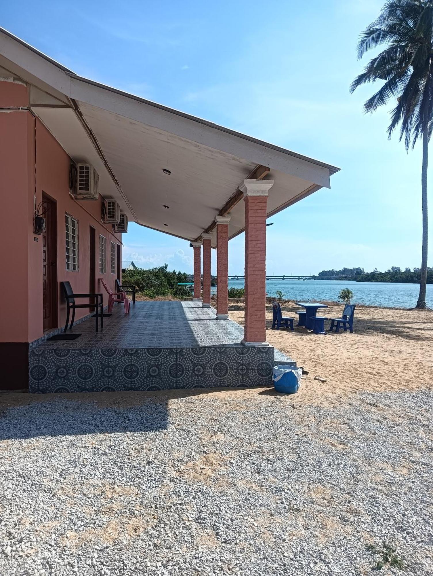 Roomstay Tokbah Demuara Kuala Besut المظهر الخارجي الصورة